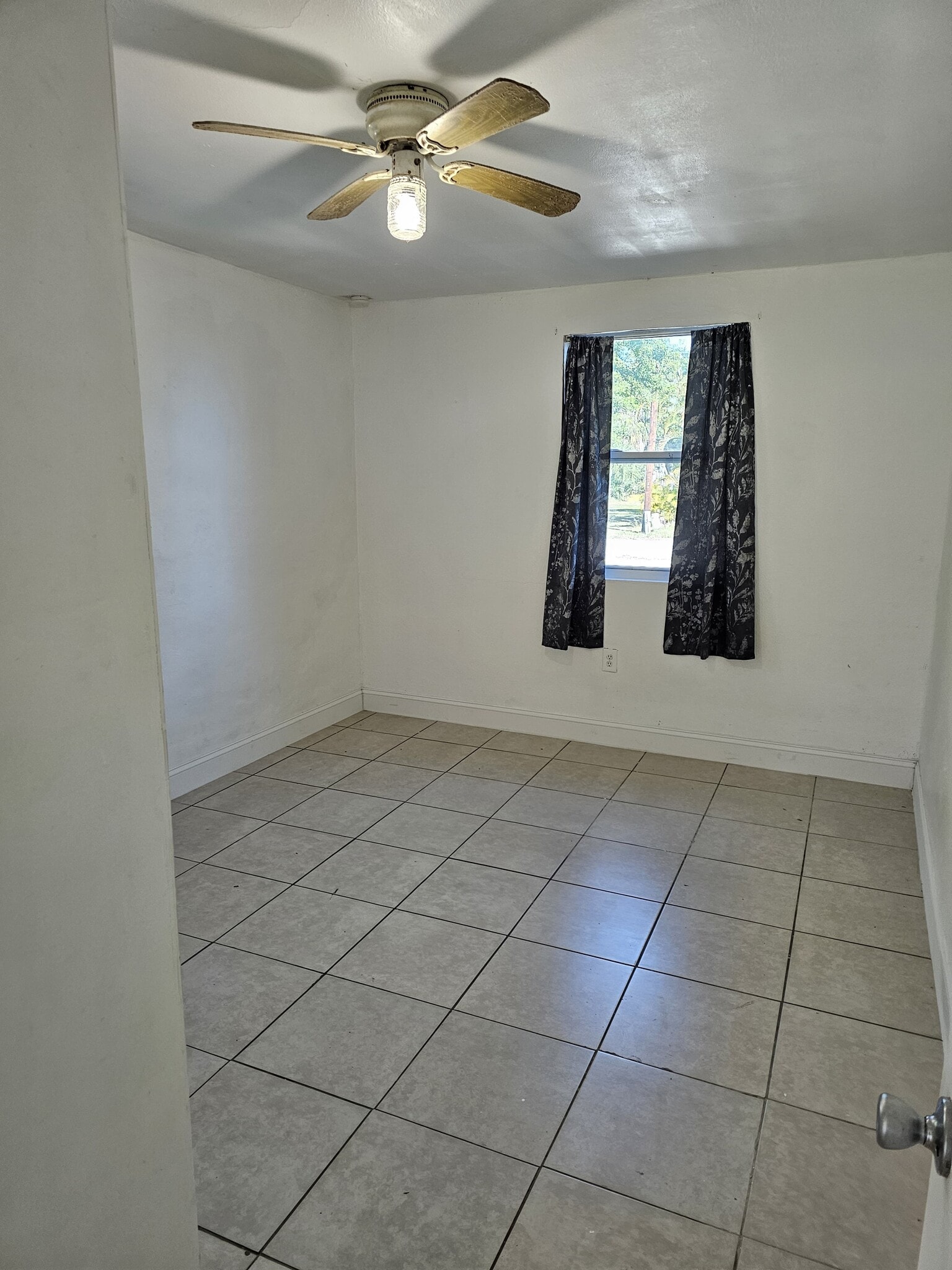 Building Photo - 25445 Shore Dr