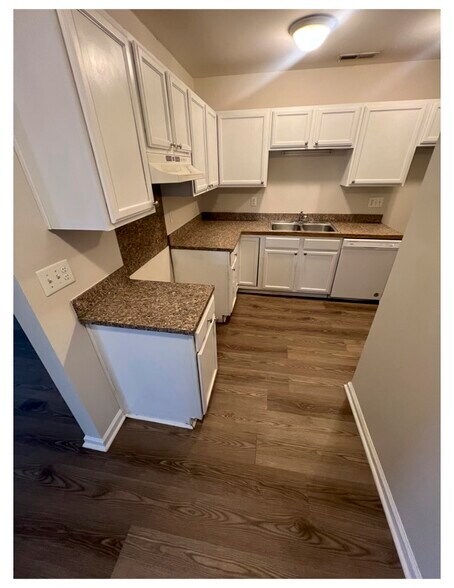 Building Photo - 517 W Market St