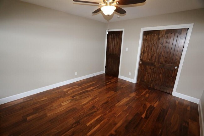 Building Photo - 2427 Droxford Dr