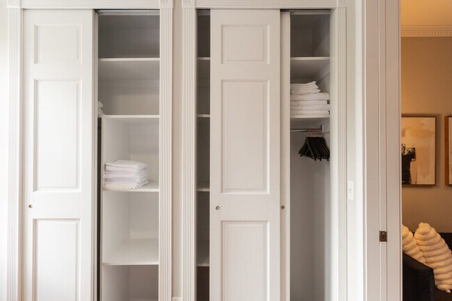 Building Photo - 689 10th Ave