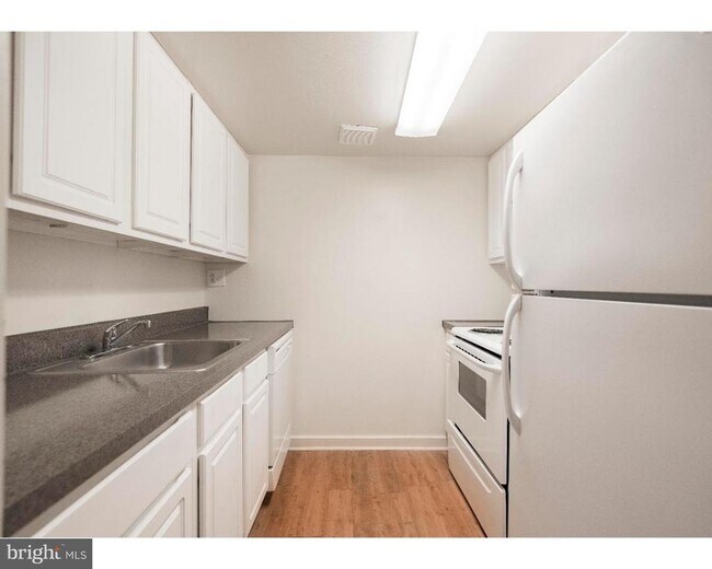 Building Photo - 2031 South St