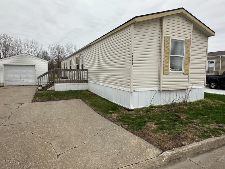 Building Photo - 2131 Windover Dr