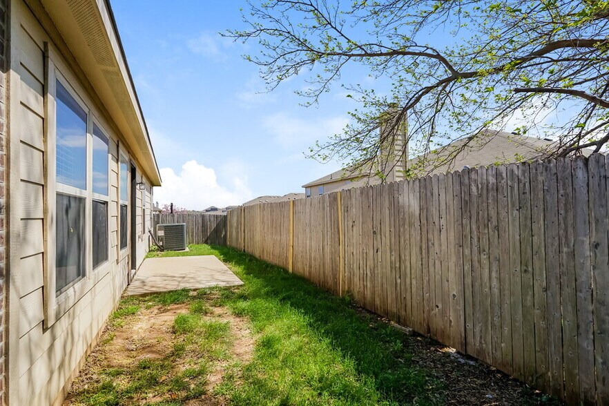 Building Photo - 5509 Northfield Dr