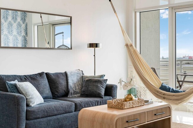 Building Photo - 3256 NE 1st Ave