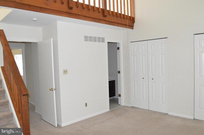 Building Photo - 422 Briar Creek Dr