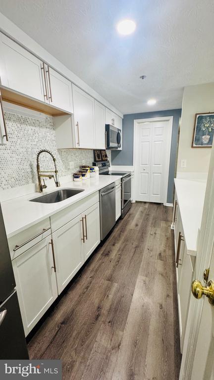 Building Photo - 601 Himes Ave