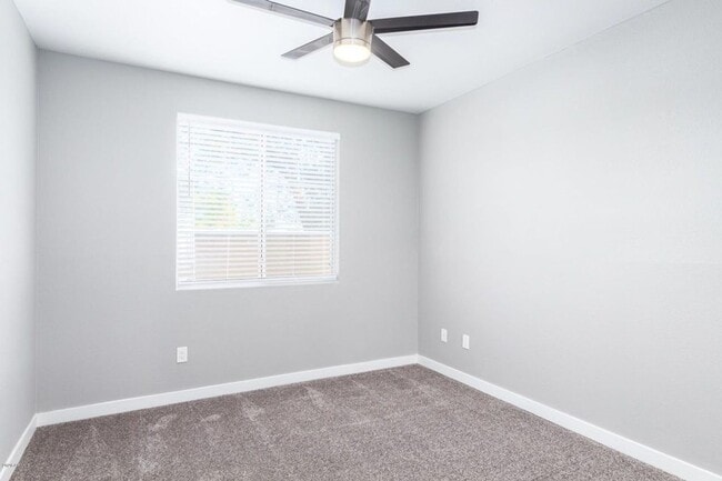 Building Photo - 3 bed remodeled  Old Town condo w/garage