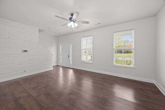 Building Photo - Charming Summerville Rental