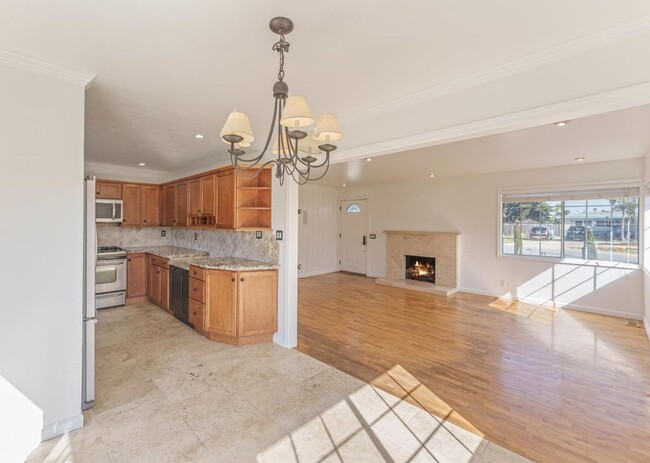 Building Photo - Beautiful Updated Home in the Heart of Marina