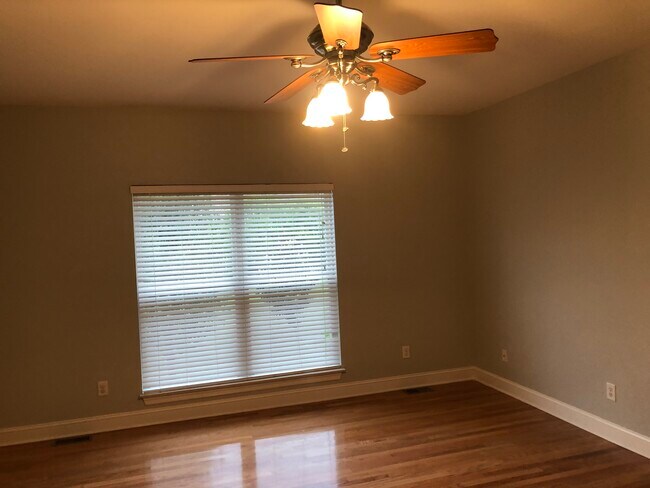 Building Photo - 9719 Glen Eden Ct