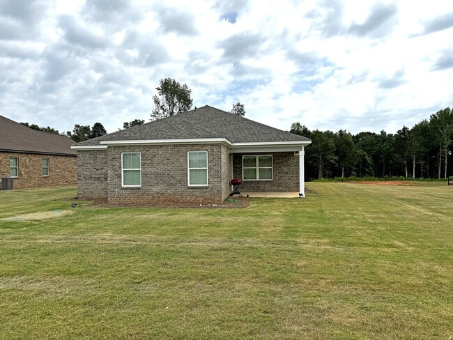 Building Photo - 230 Pedric Dr