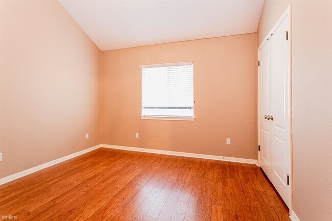 Building Photo - 4 br, 2 bath House - 2407 Tivoli Dr