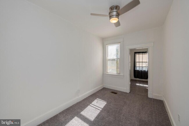 Building Photo - 3317 W Garrison Ave