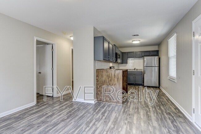 Building Photo - 705 Stockell St