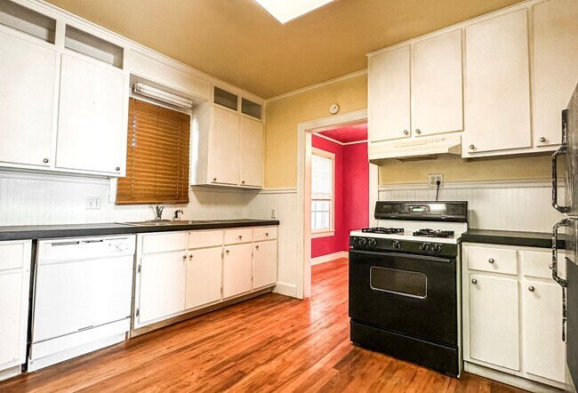 Building Photo - 2 Bedroom 1 Bathroom House in Texarkana, TX