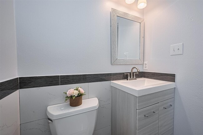 Building Photo - 5914 Clerkenwell Dr