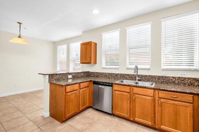 Building Photo - 750 Millbrae Ct