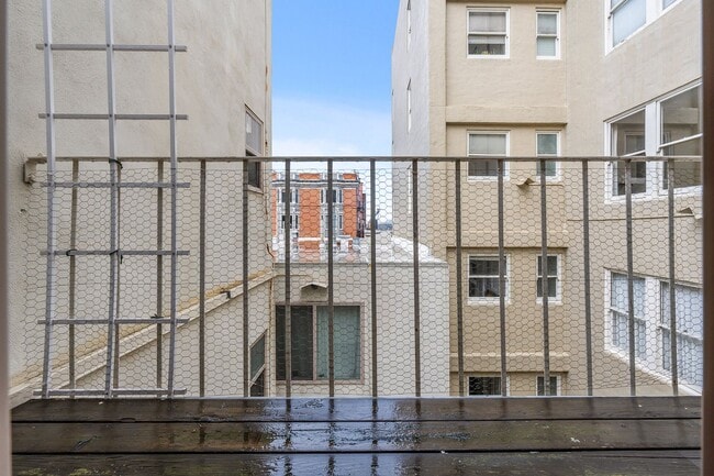 Building Photo - Modern 1BR/1BA Penthouse in Pacific Height...
