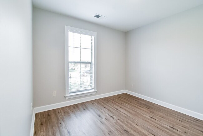 Building Photo - 7393 Brentridge Dr