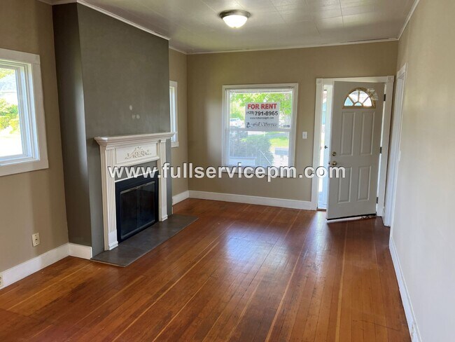 Building Photo - Wonderful corner lot home.