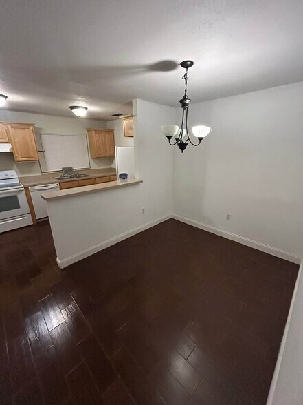 Building Photo - 1307 Honeytree Ln W
