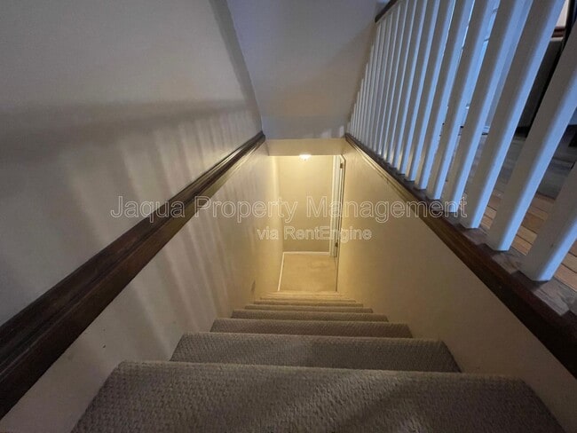 Building Photo - 2591 Stratford Dr