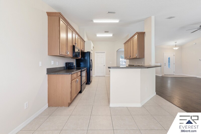 Building Photo - 26 Round Table Ln