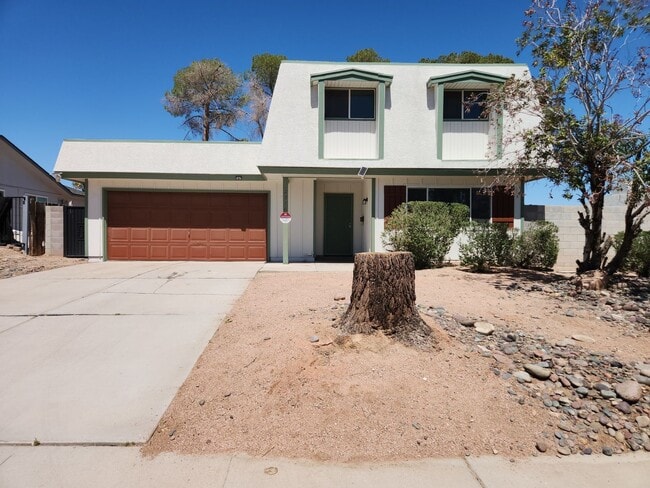 Building Photo - 4 Bedroom Two-Story Home with Downstairs Primary Bedroom & Fireplace