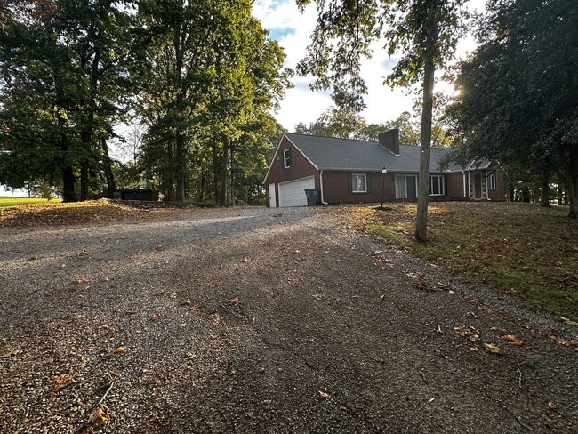 Building Photo - *Move in Special - Spacious 3 bedroom/ 2.5...