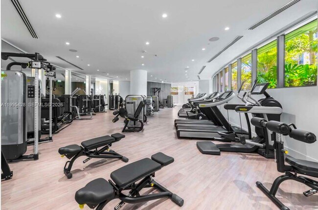 Building Photo - 2831 S Bayshore Dr