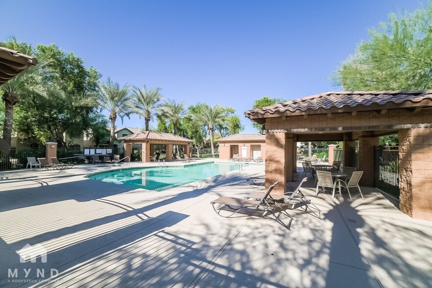 Building Photo - 2566 E Boston St