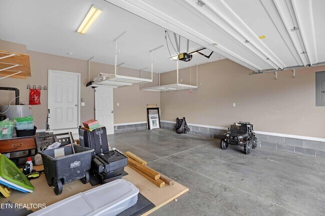 Building Photo - 344 Caboose Ln