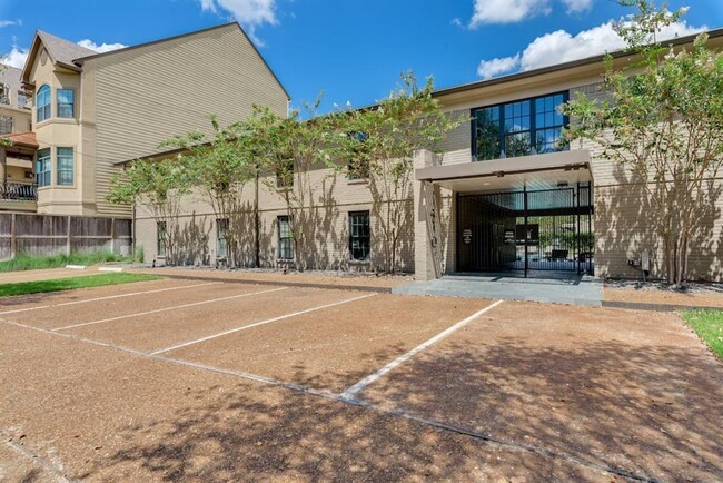 Building Photo - 1410 Hyde Park Blvd