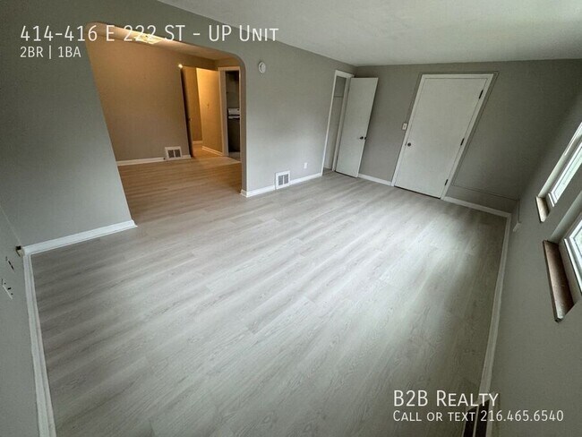 Building Photo - 414-416 E 222 ST-UP Unit