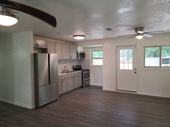 Building Photo - 4406 Desert View Dr