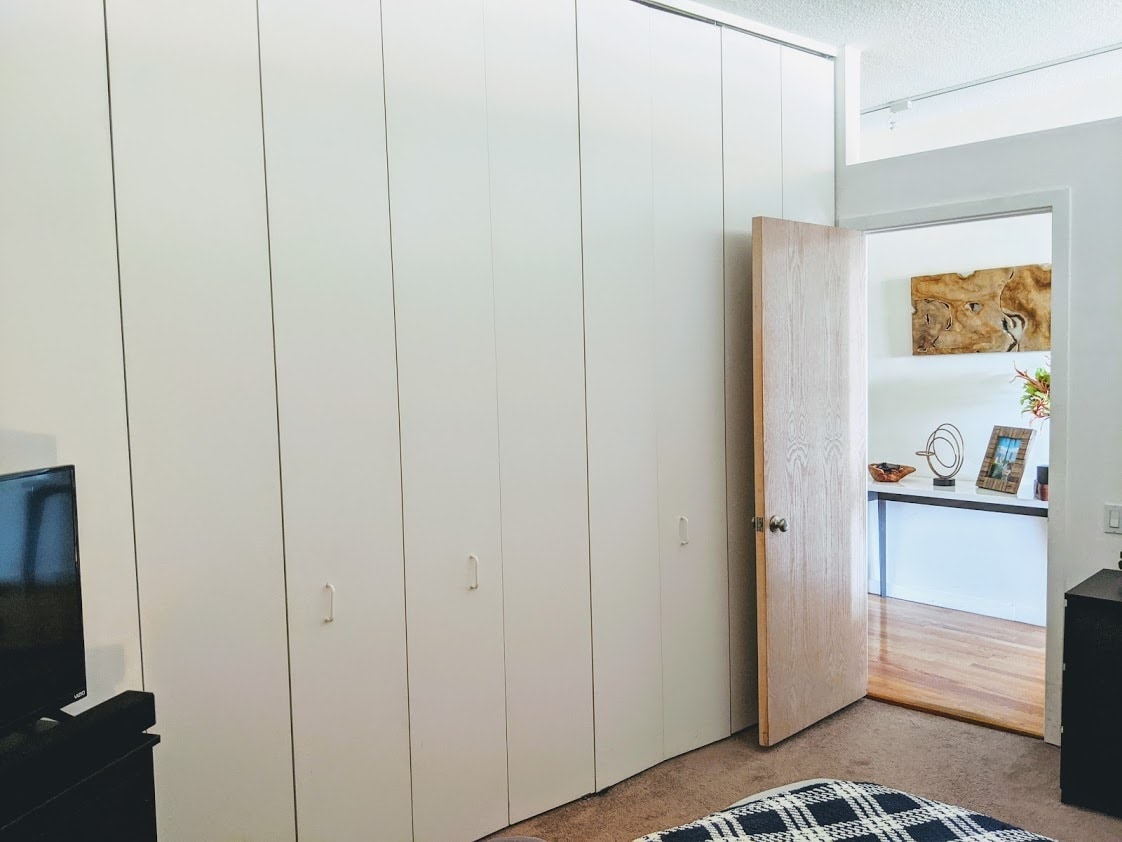 Building Photo - 950 W Erie St