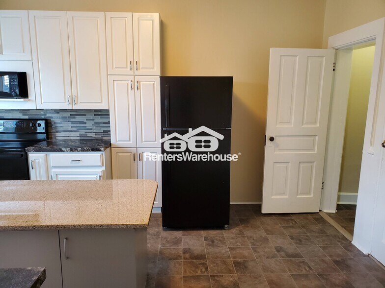 Building Photo - 108 3rd St W