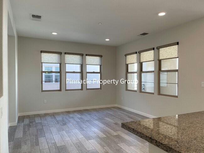 Building Photo - 1073 Foxglove Pl