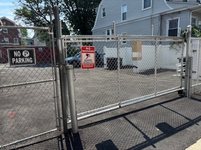 Building Photo - 1086 S Orange Ave