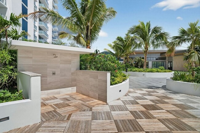 Building Photo - 1500 Rycroft St