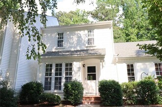 Building Photo - 118 Planetree Ln