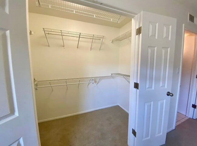 Building Photo - 984 N 85th Pl