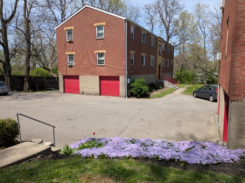 Building Photo - 5932 Belmont Ave