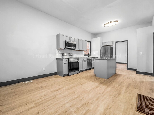 Building Photo - 306 Martin Ave