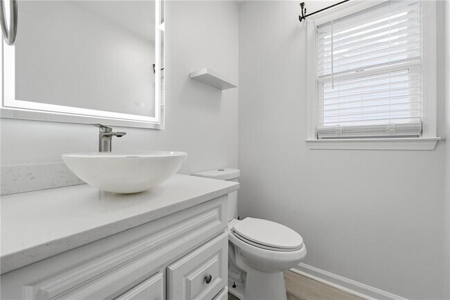 Building Photo - 1150 River Overlook Dr NW