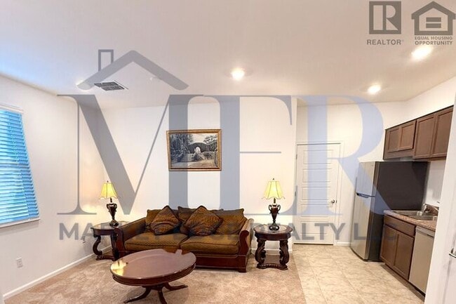 Building Photo - 4Bed/4Bath w/2 Car Gar-Tucson! $199 MOVE-I...