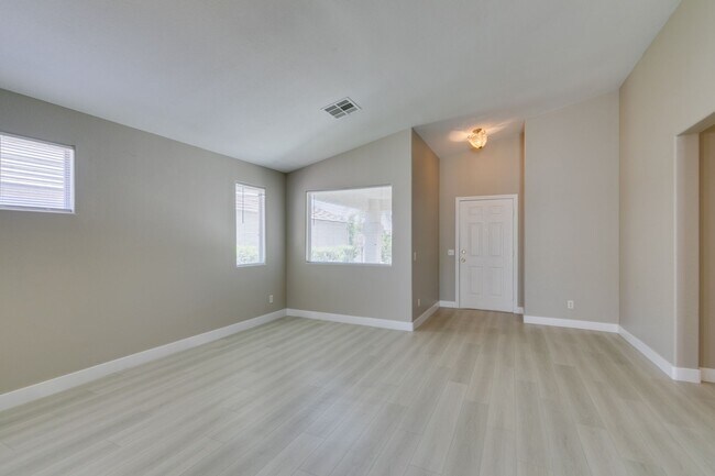 Building Photo - This  one-story home is located in the hea...