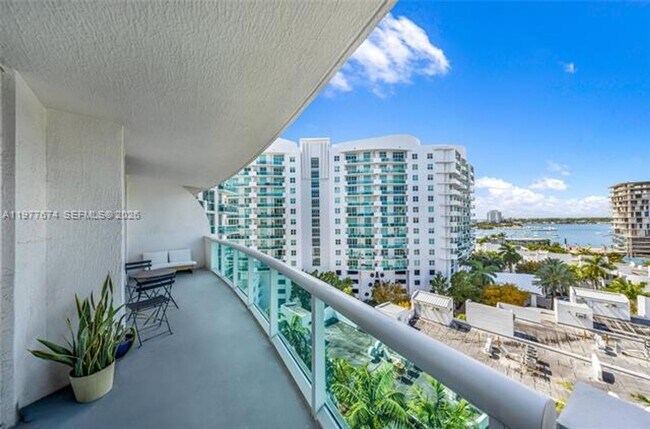 Building Photo - 7910 Harbor Island Dr