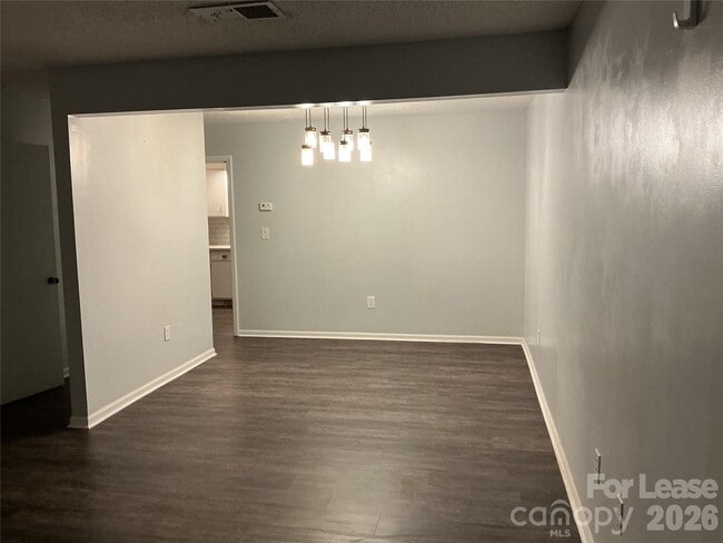 Building Photo - 415 E Broad St