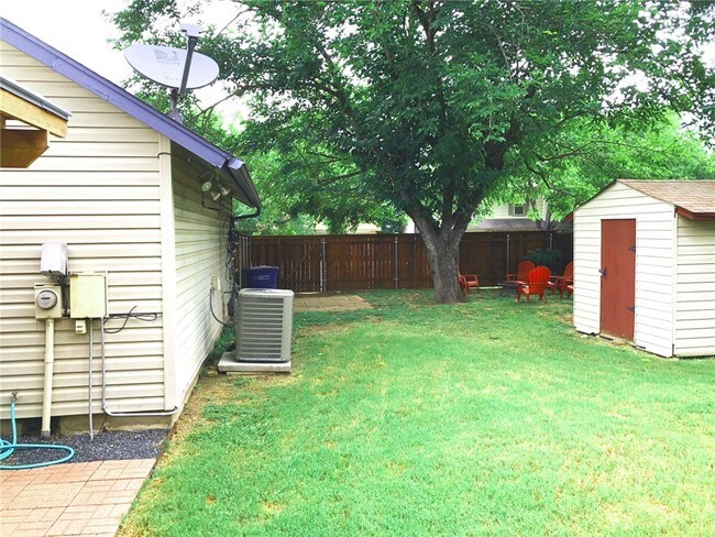 Building Photo - 3609 Alexandria Dr